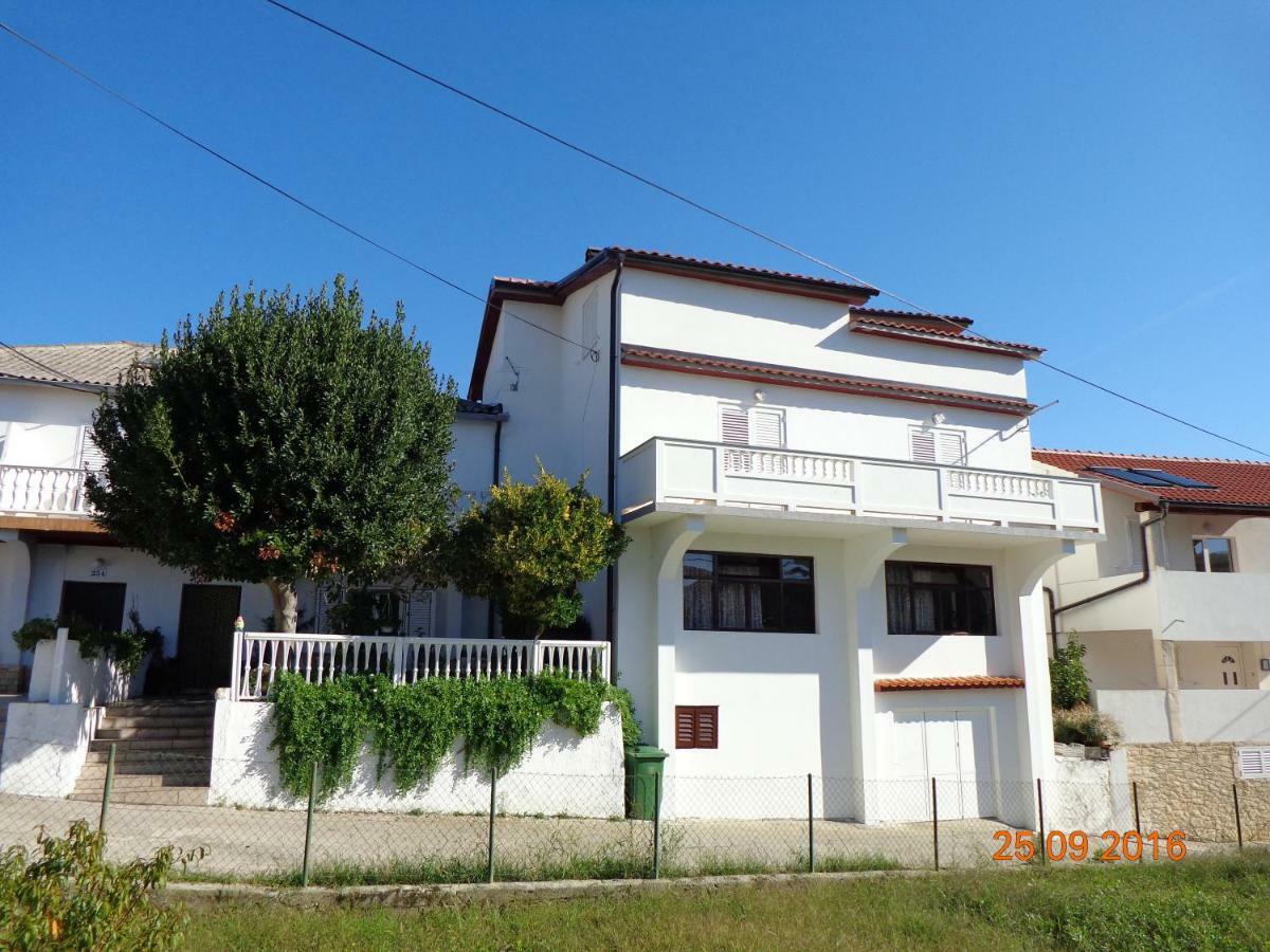 Apartment Dragan I Slavica Lopar Luaran gambar